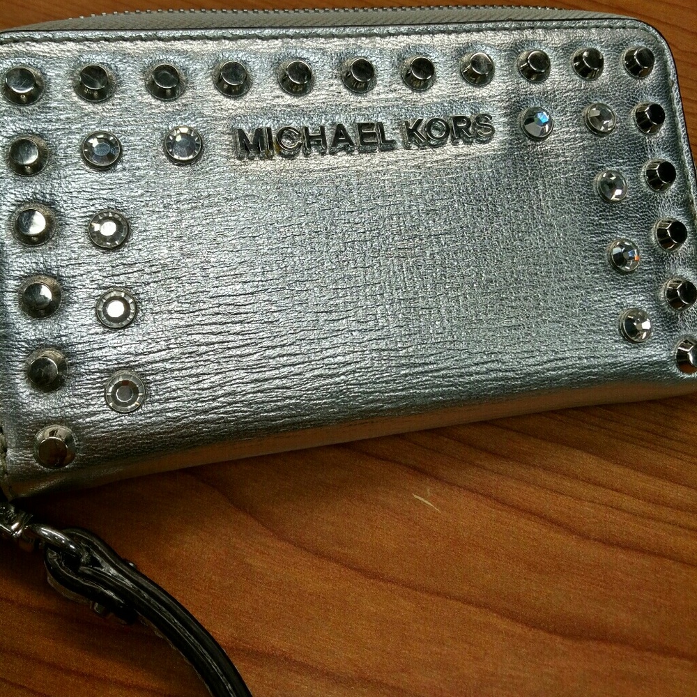 Michael Kors Jet Set wristlet 💎