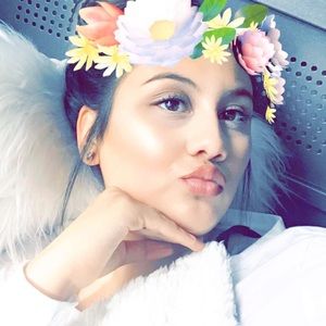 Meet your Posher, Mireya