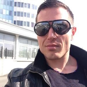 Meet your Posher, Max