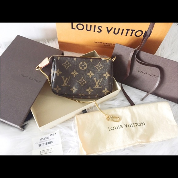 💕SOLD 💕LV Monogram Mini Poch - Picture 1 of 7