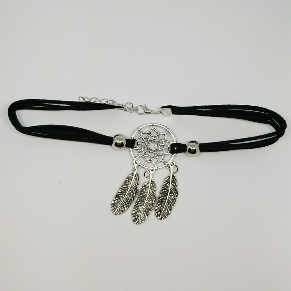 Dreamcatcher Triple Leaf Choker