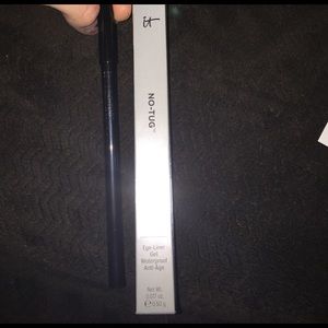 "IT COSMETICS" NO-TUG GEL EYELINER-Black