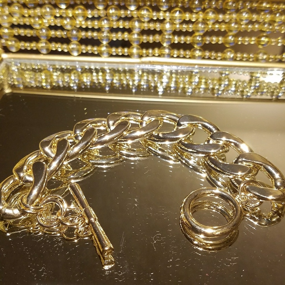 NEW! Gold big link bracelet