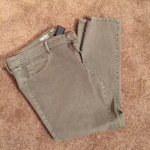 Olive green Mossimo jeggings *BNWOT*