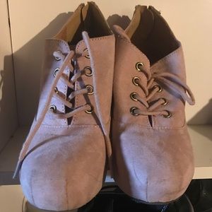 Pink with brown heel with zipper in back suede