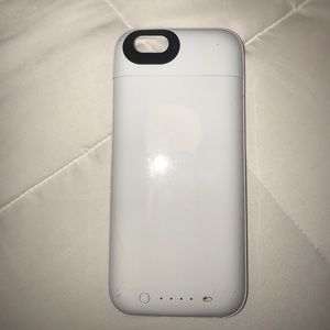 WHITE IPHONE 6 MOPHIE CHARGING CASE
