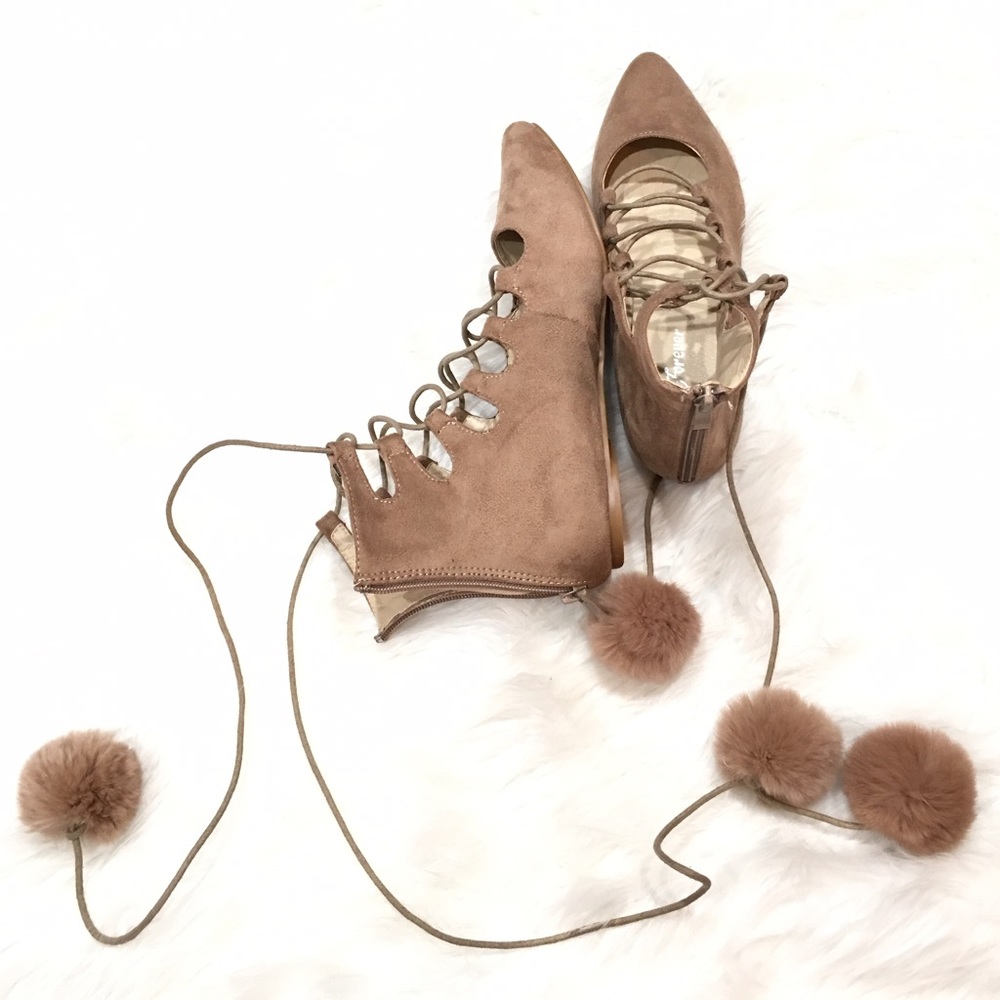 Pom Pom lace up flats