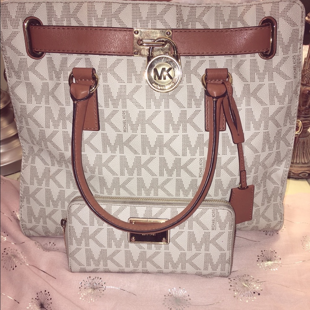 Micheal Kors Authentic Hamilton Large Purse