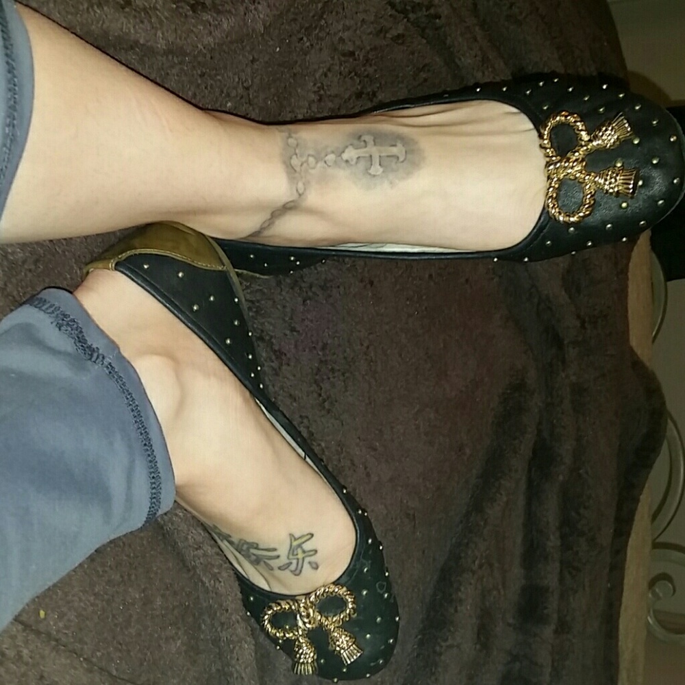 Size 6 JUICY  COUTURE  FLATS