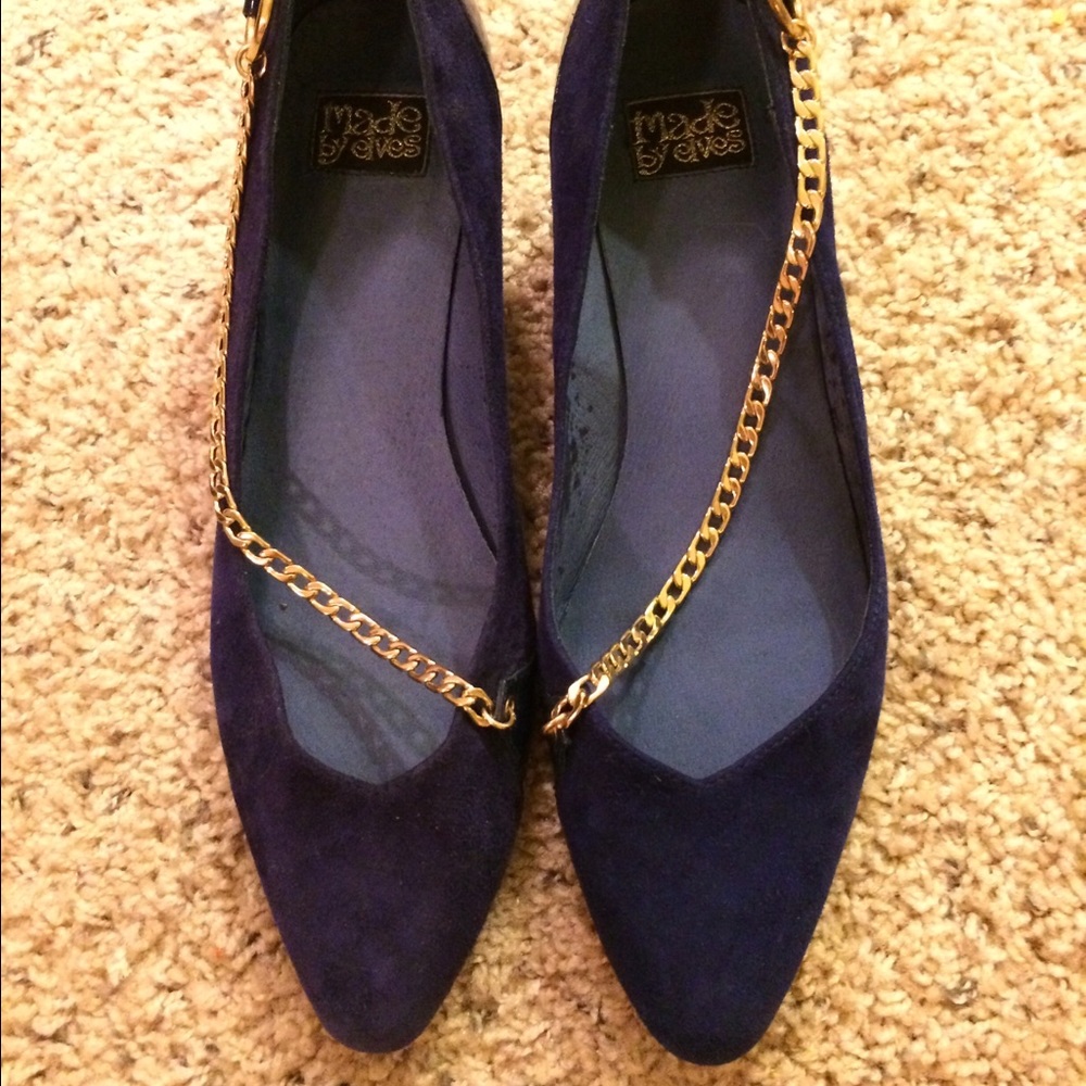 Cobalt blue heel with chain