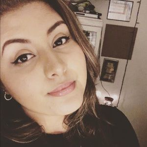 Meet your Posher, Leslie