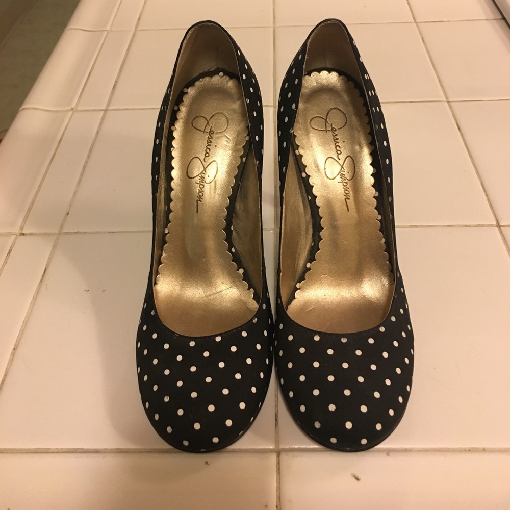 Jessica Simpson pumps