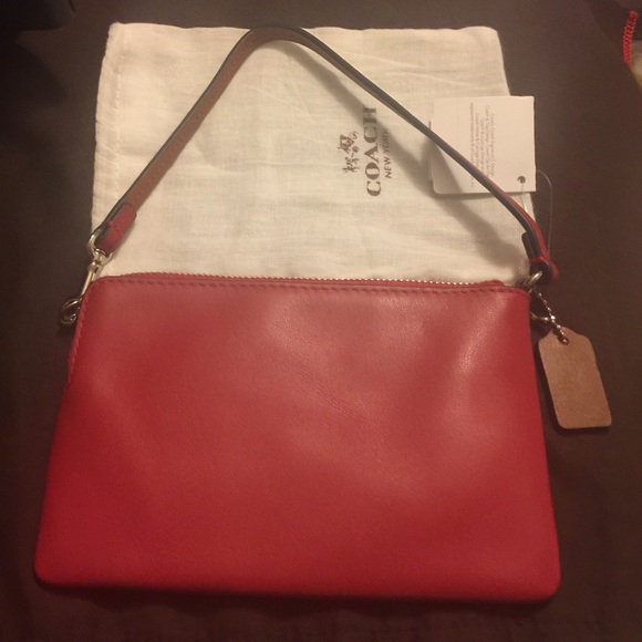 Authentic Coach Snoopy Leather Wristlet w/dust bag - Picture 2 of 4