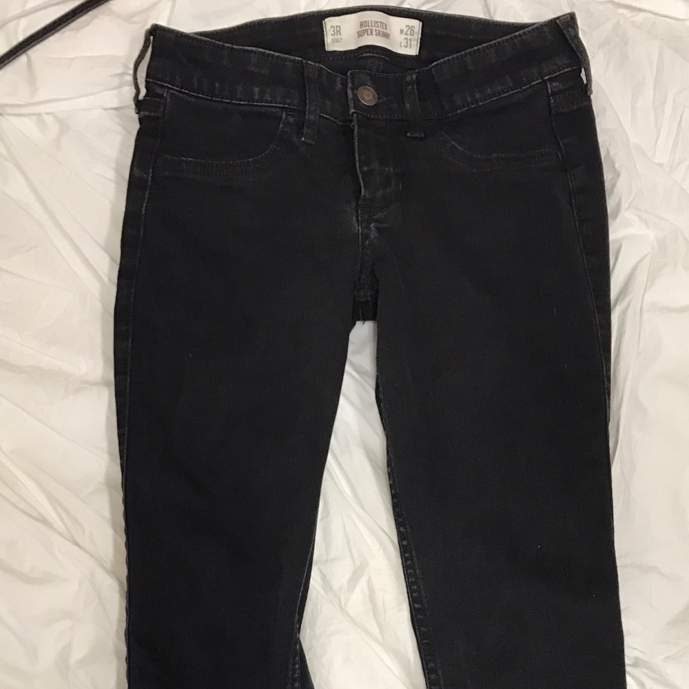 Black hollister skinny jeans