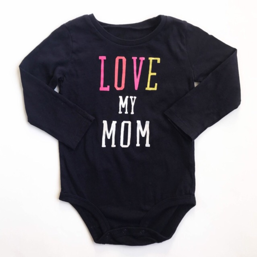 🚫SOLD🚫Love Mom" Onesie Bundle - Picture 2 of 4