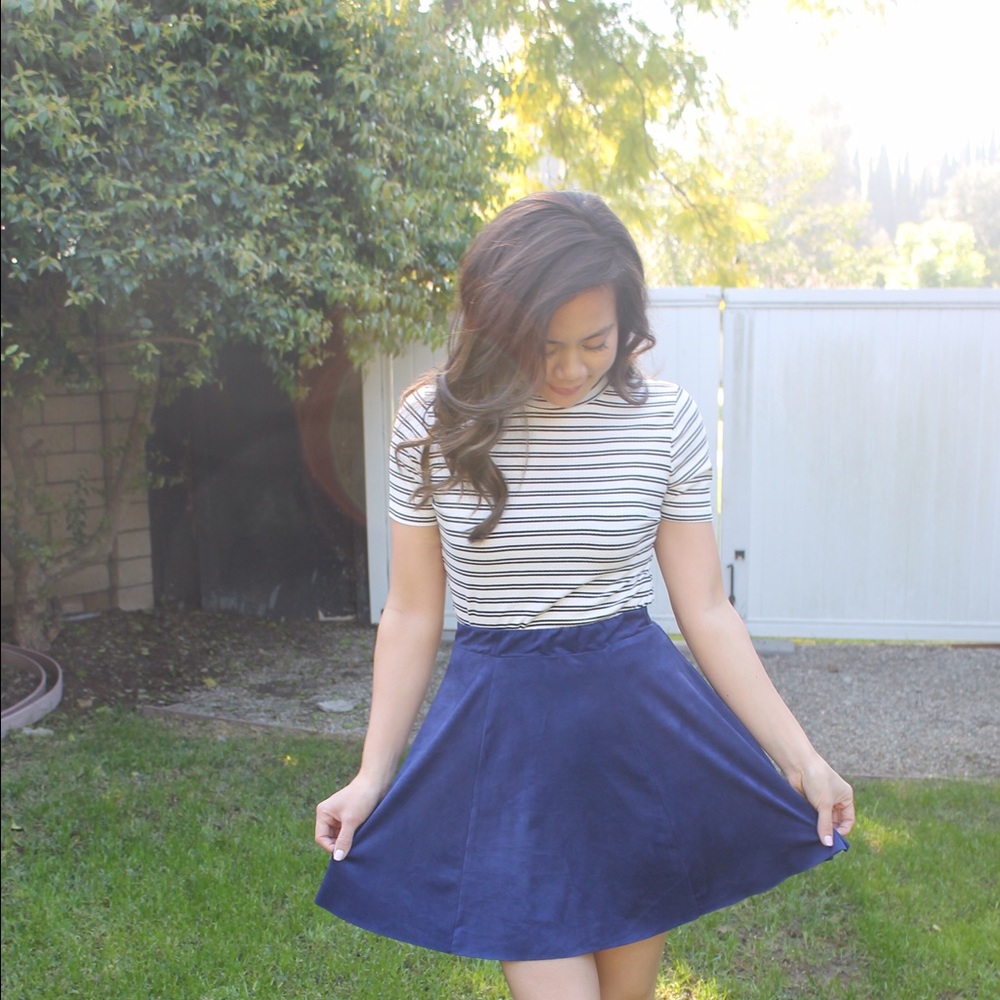 Black & White Striped Mock Neck (T7) - Picture 4 of 4