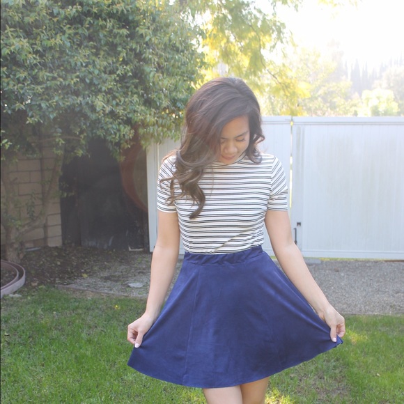 Black & White Striped Mock Neck (T7) - Picture 4 of 4