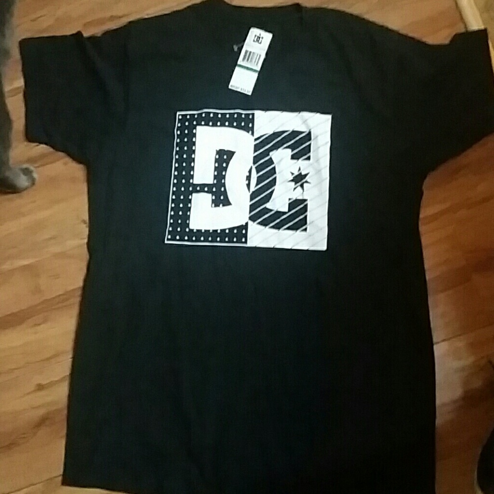 Men's large DC shirt