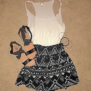 Forever 21 black n white swing/skater aztec skirt
