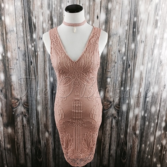 🎉CLEARANCE🎉Blush Lace Bodycon Choker Dress - Picture 2 of 3