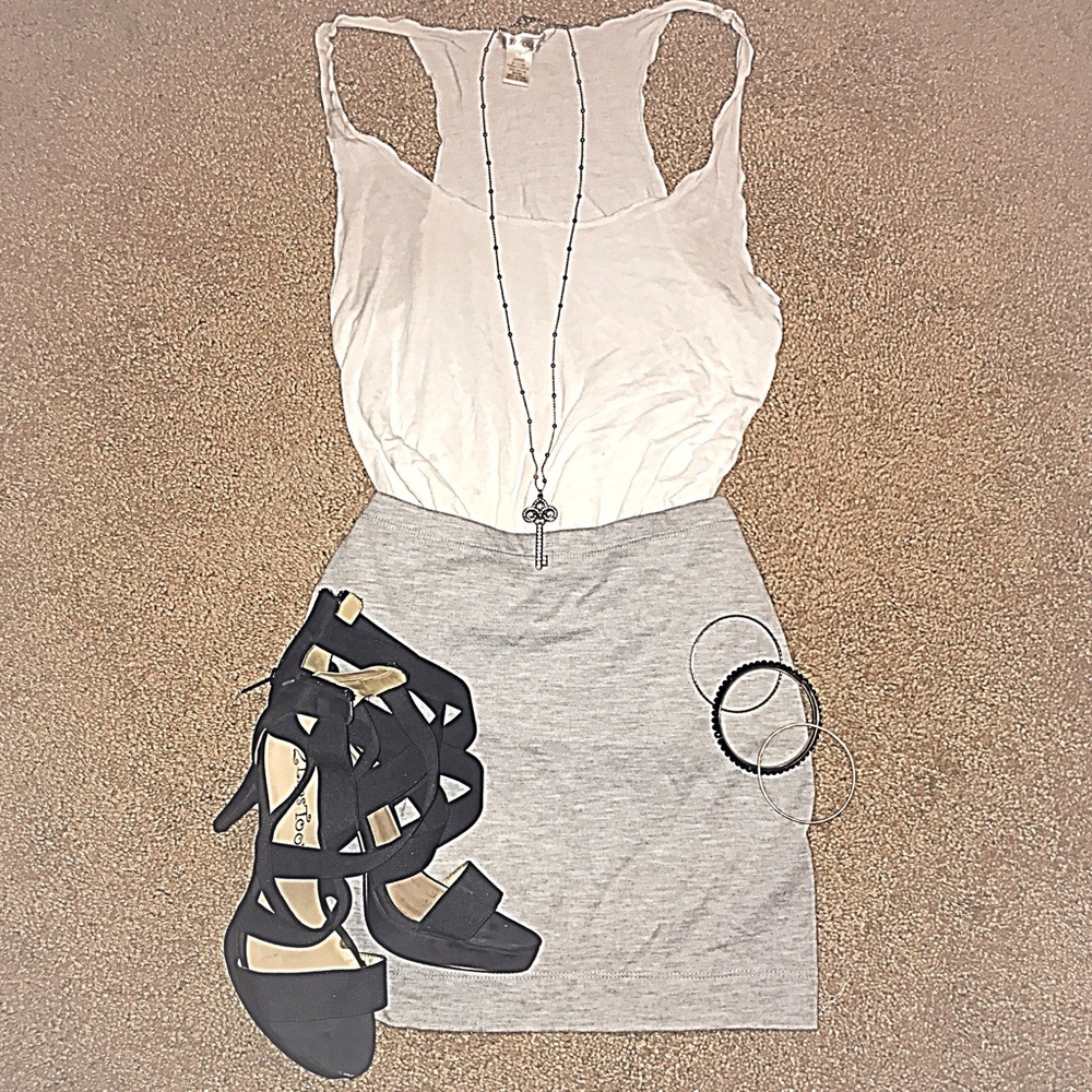 H&M closet staple grey mini body-con style skirt