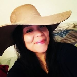 Meet your Posher, Julia