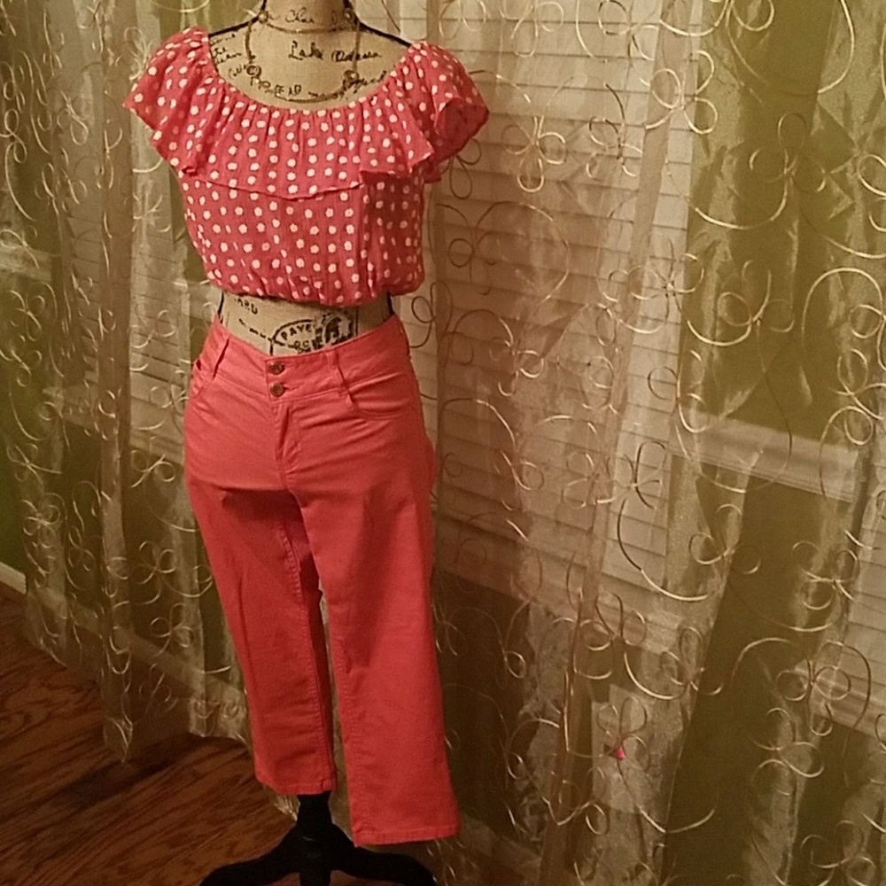 🎆3 for $18🎆Coral  Capri Jeggings