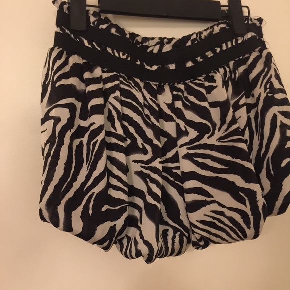 Bubble zebra shorts - Picture 2 of 2