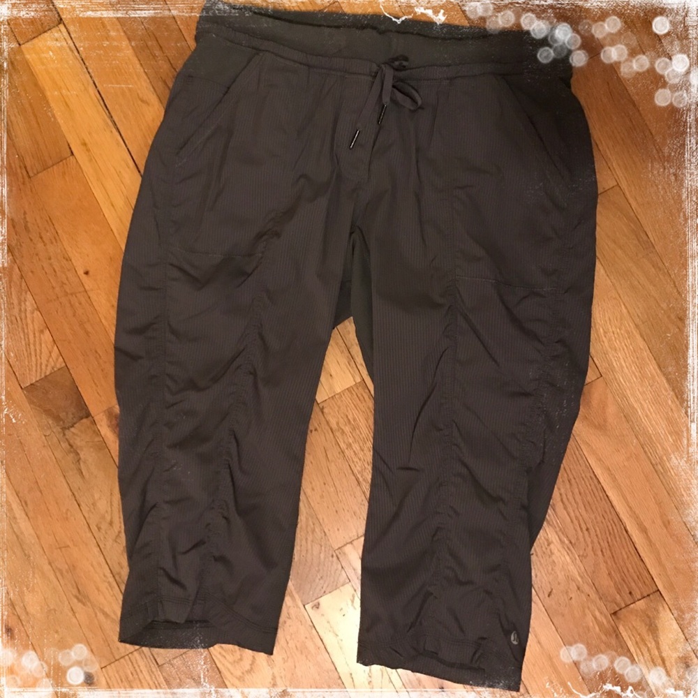 Lululemon Dance studio crop unlined.