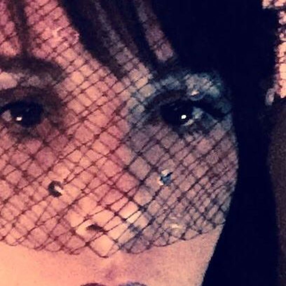 Meet your Posher, Crystal