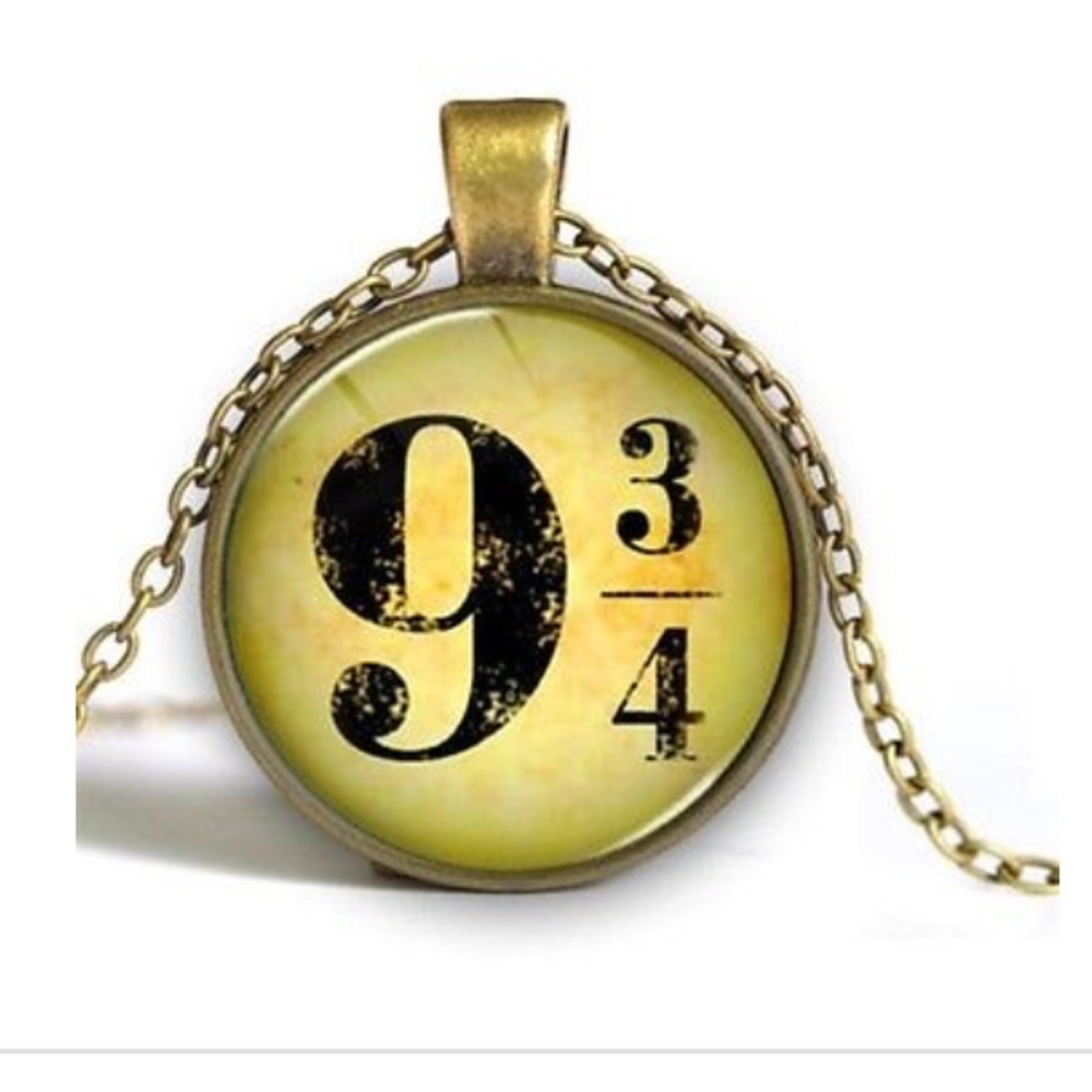 new condition, Harry Potter 9 3/4⚡️ necklace