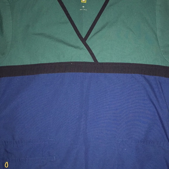 Wonderwink scrub Top - Picture 2 of 2