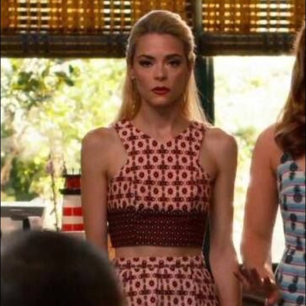 ISO: Matching crop top! DO NOT BUY!