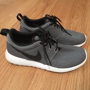 Nike roshes