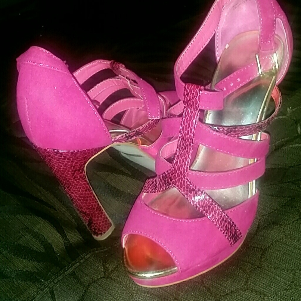 Heels .. - Picture 2 of 4