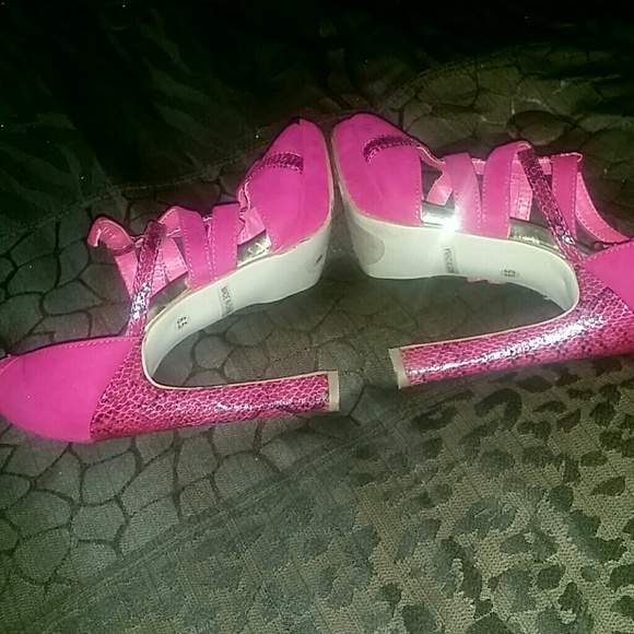 Heels .. - Picture 3 of 4