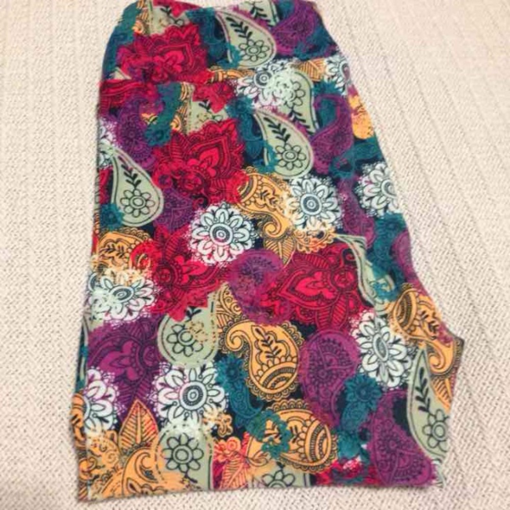 Lularoe NWOT paisley leggings