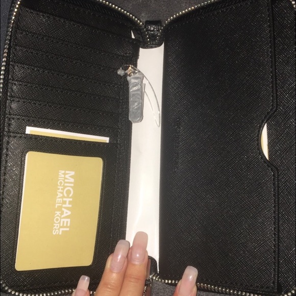 Michael Kors Jet Set zip around wristlet - Picture 2 of 3