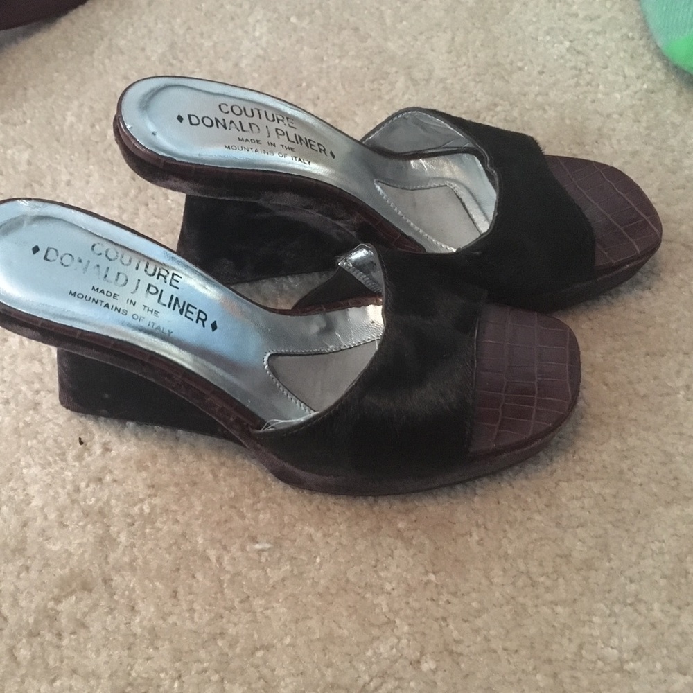 Donald pliner velvet wedges 7 M