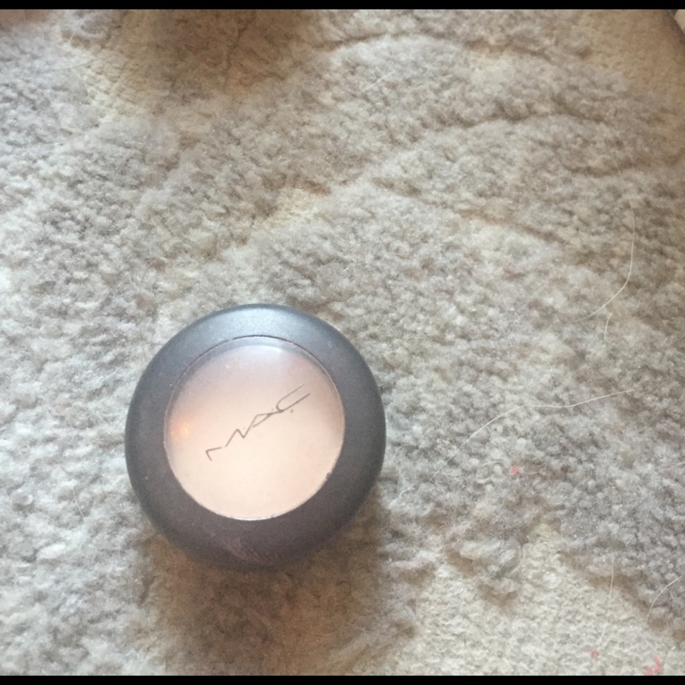 MAC vanilla shadow