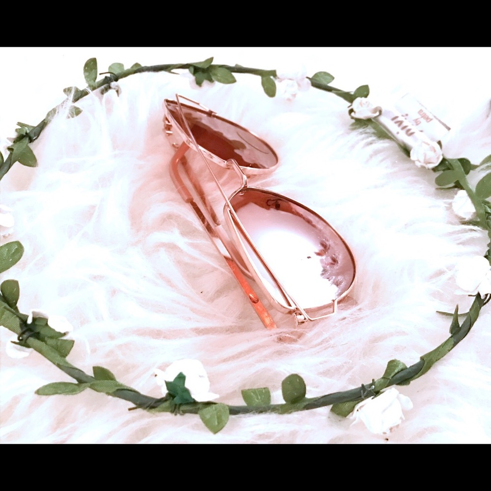 NEW Rose Gold Mirrored Cat Eye Sunnies - Picture 5 of 7