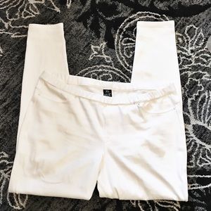 EUC! Hue White Jeggings