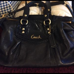 Authentic Coach Black leather And gold Bag