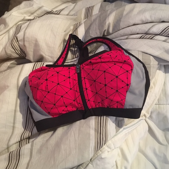 SIZE 34D - Picture 1 of 1