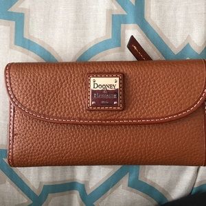 Dooney & Bourke Pebble Grain Continental Clutch