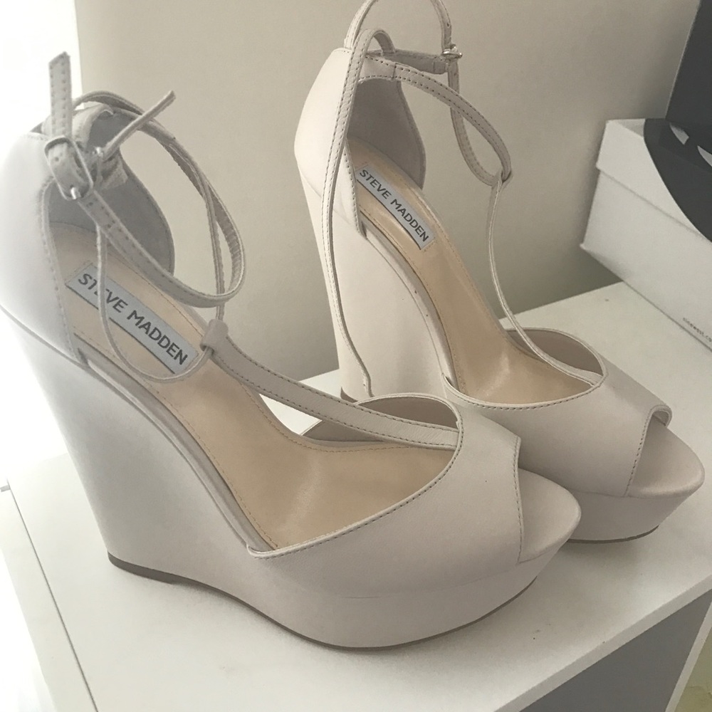 Steve Madden Worther off white wedge sz 8