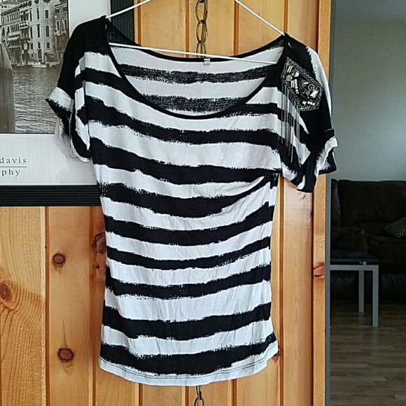 Black and white stripe top - Picture 1 of 2