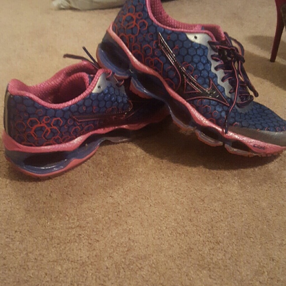 ASICS - Picture 1 of 2