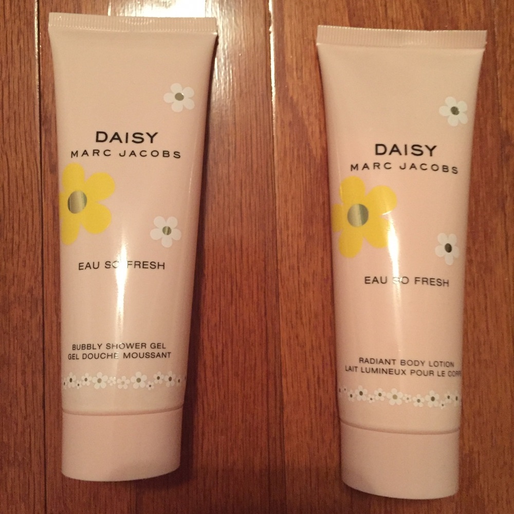 🌼🌼New Marc Jacobs Daisy Shower Gel & Body Gel