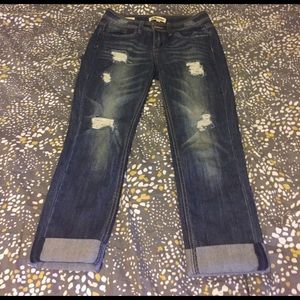 Skinny distressed capris